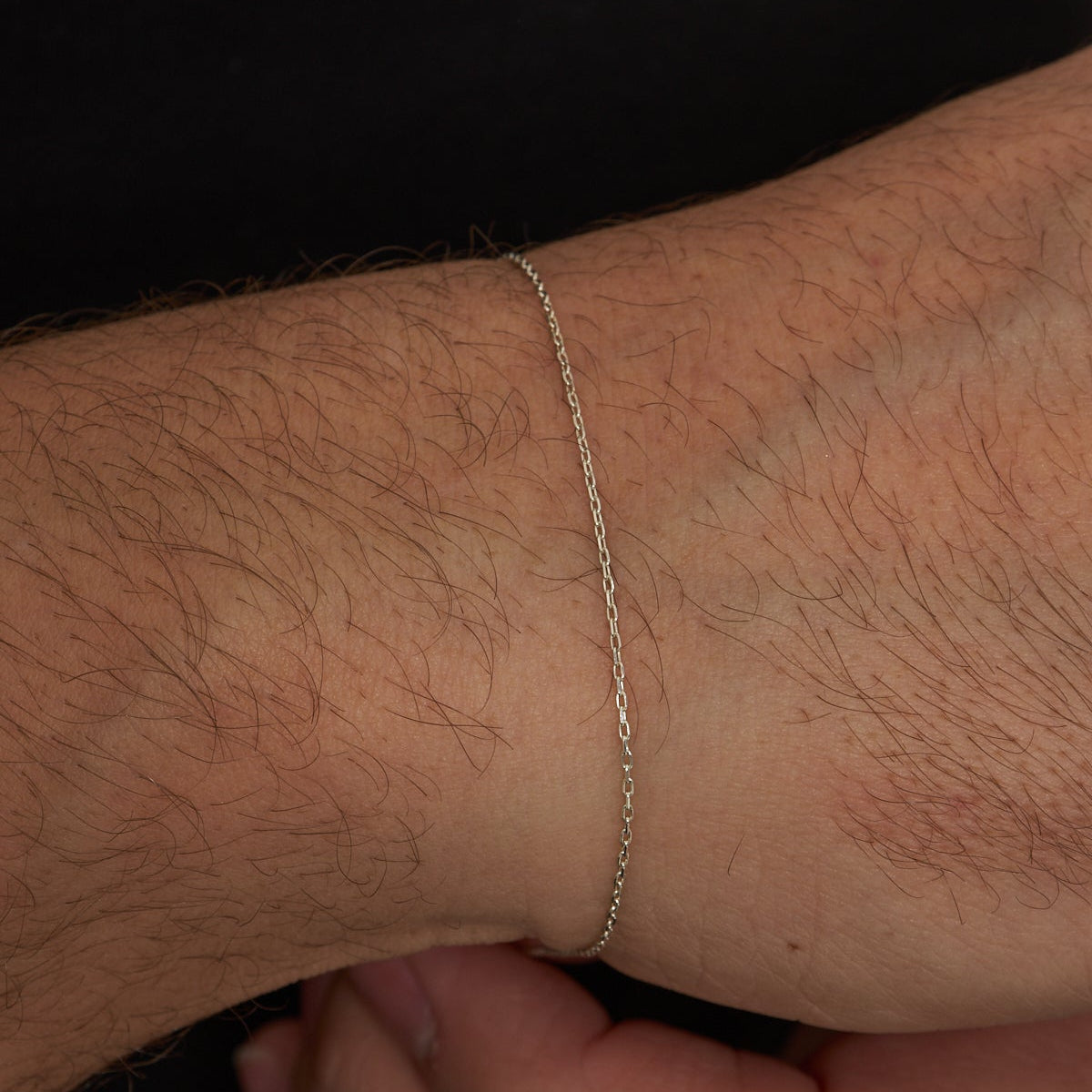 1 mm forse zincir erkek kolye-bileklik set, bilekte kullanımı.