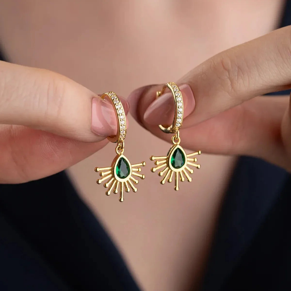 GÜNEŞ MODEL YEŞİL KÜPE | 925 GÜMÜŞ