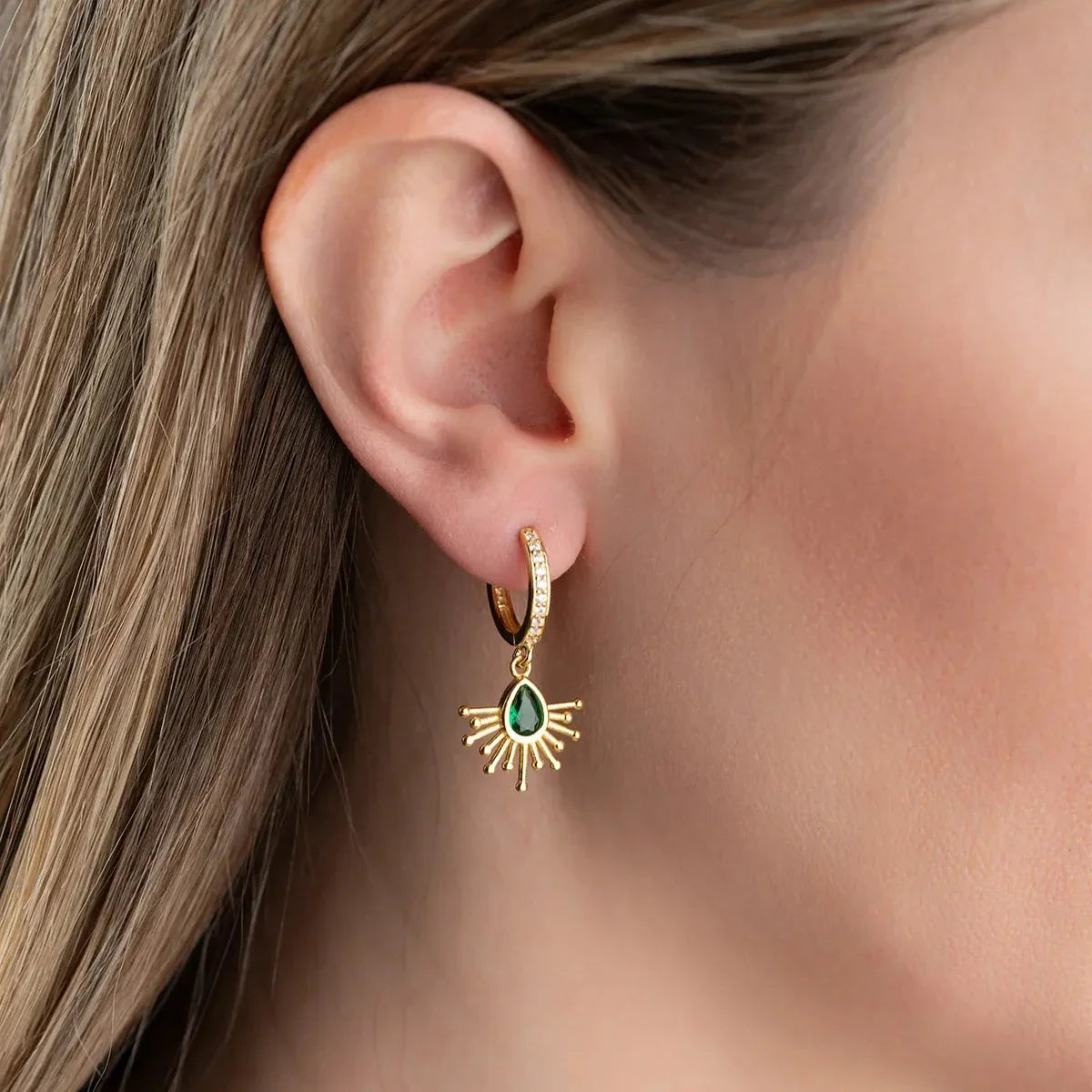 GÜNEŞ MODEL YEŞİL KÜPE | 925 GÜMÜŞ