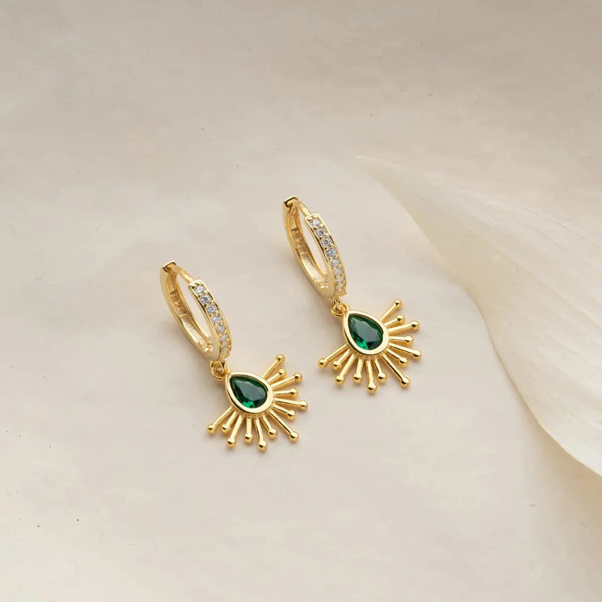 GÜNEŞ MODEL YEŞİL KÜPE | 925 GÜMÜŞ