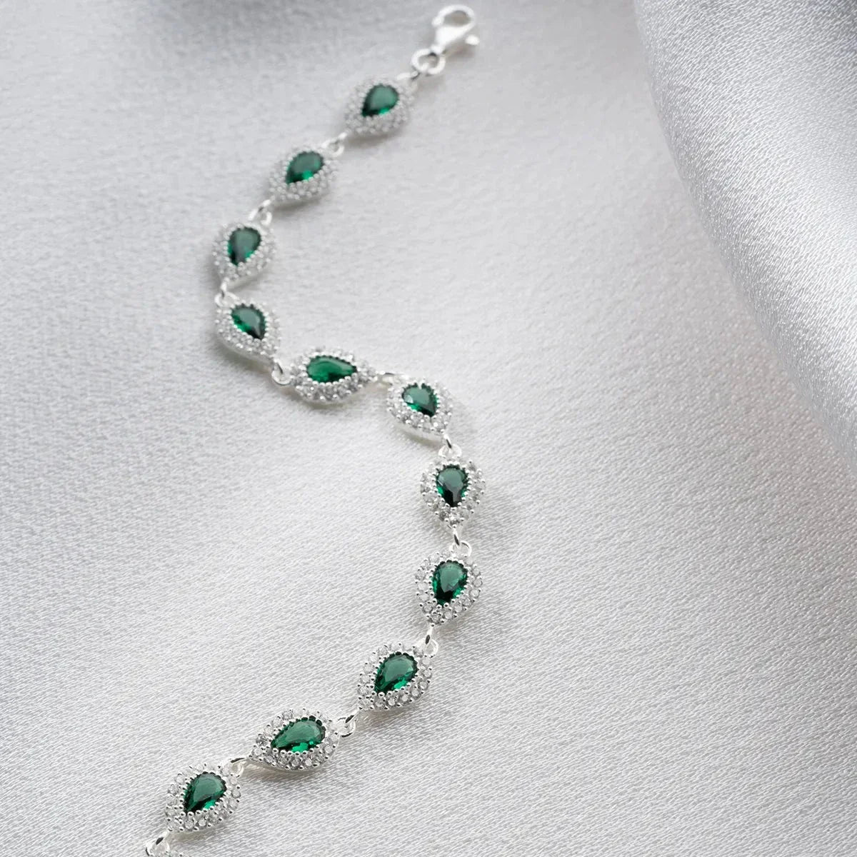 DAMLA TAŞLI ZÜMRÜT BİLEKLİK | 925 GÜMÜŞ