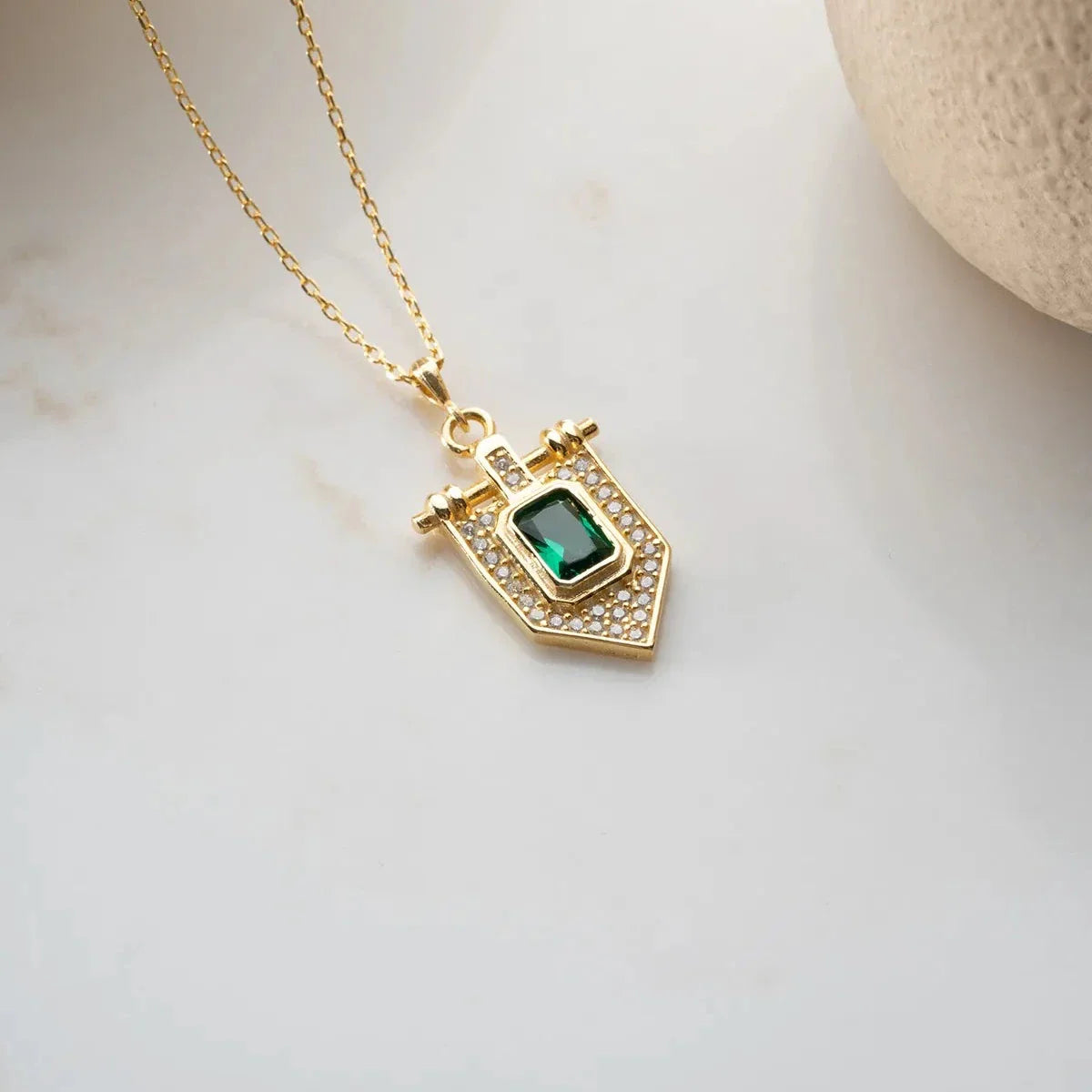 YEŞİL TAŞLI ÜÇGEN KOLYE | 925 GÜMÜŞ