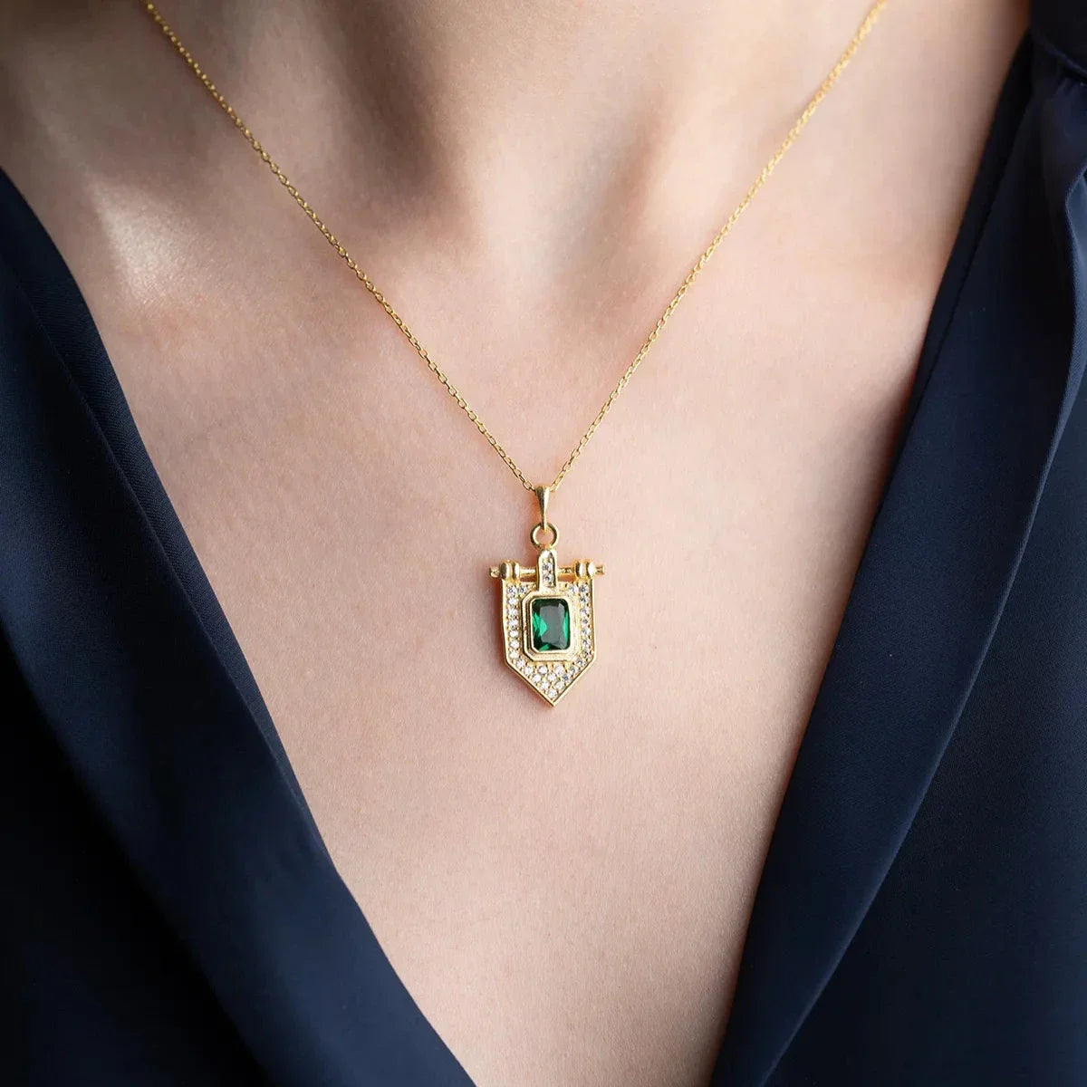 YEŞİL TAŞLI ÜÇGEN KOLYE | 925 GÜMÜŞ