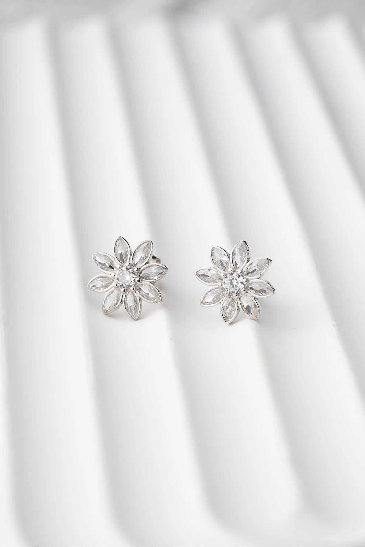 LOTUS ÇİÇEĞİ ÇİVİLİ KÜPE | 925 GÜMÜŞ