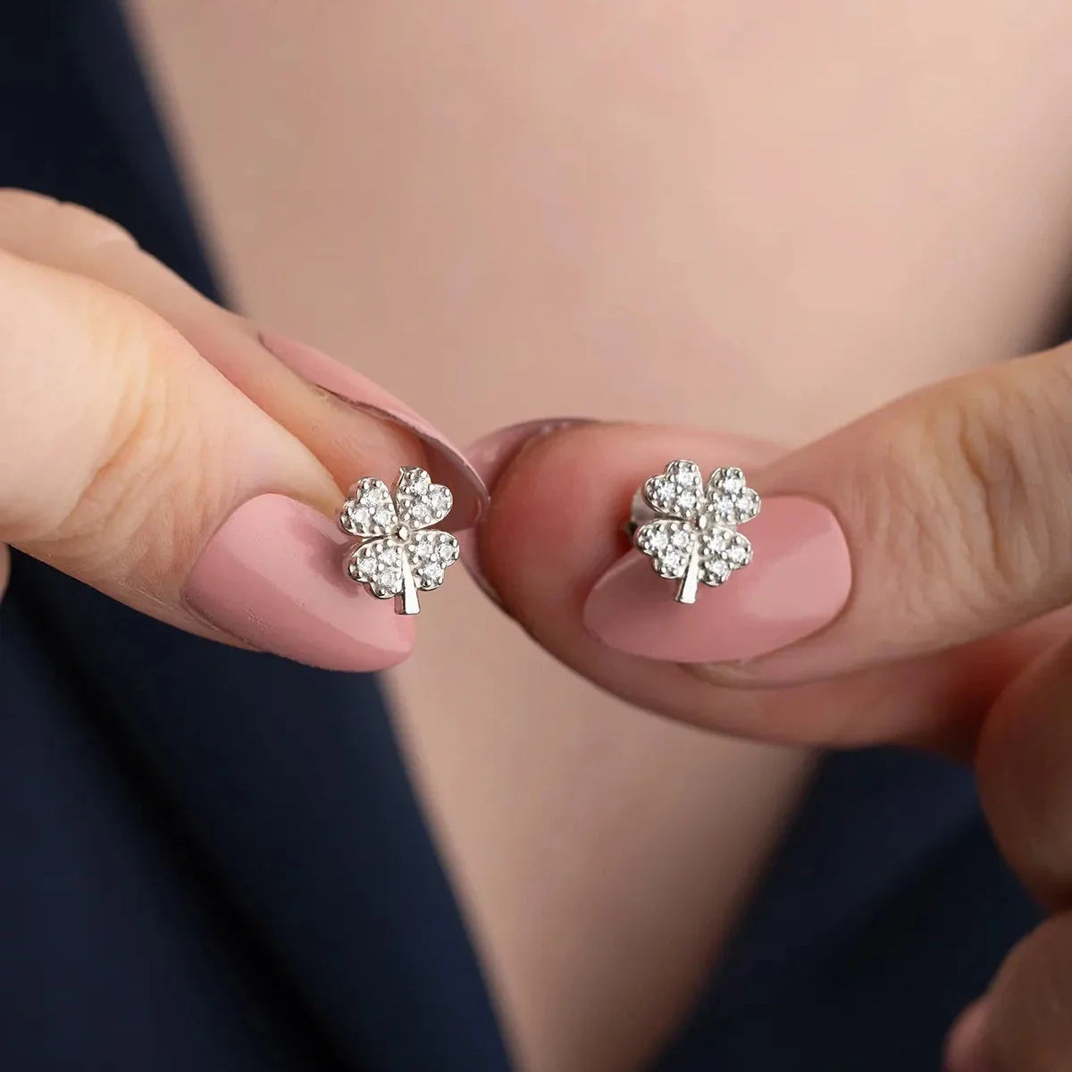 ZİRKON TAŞLI YONCA KÜPE | 925 GÜMÜŞ