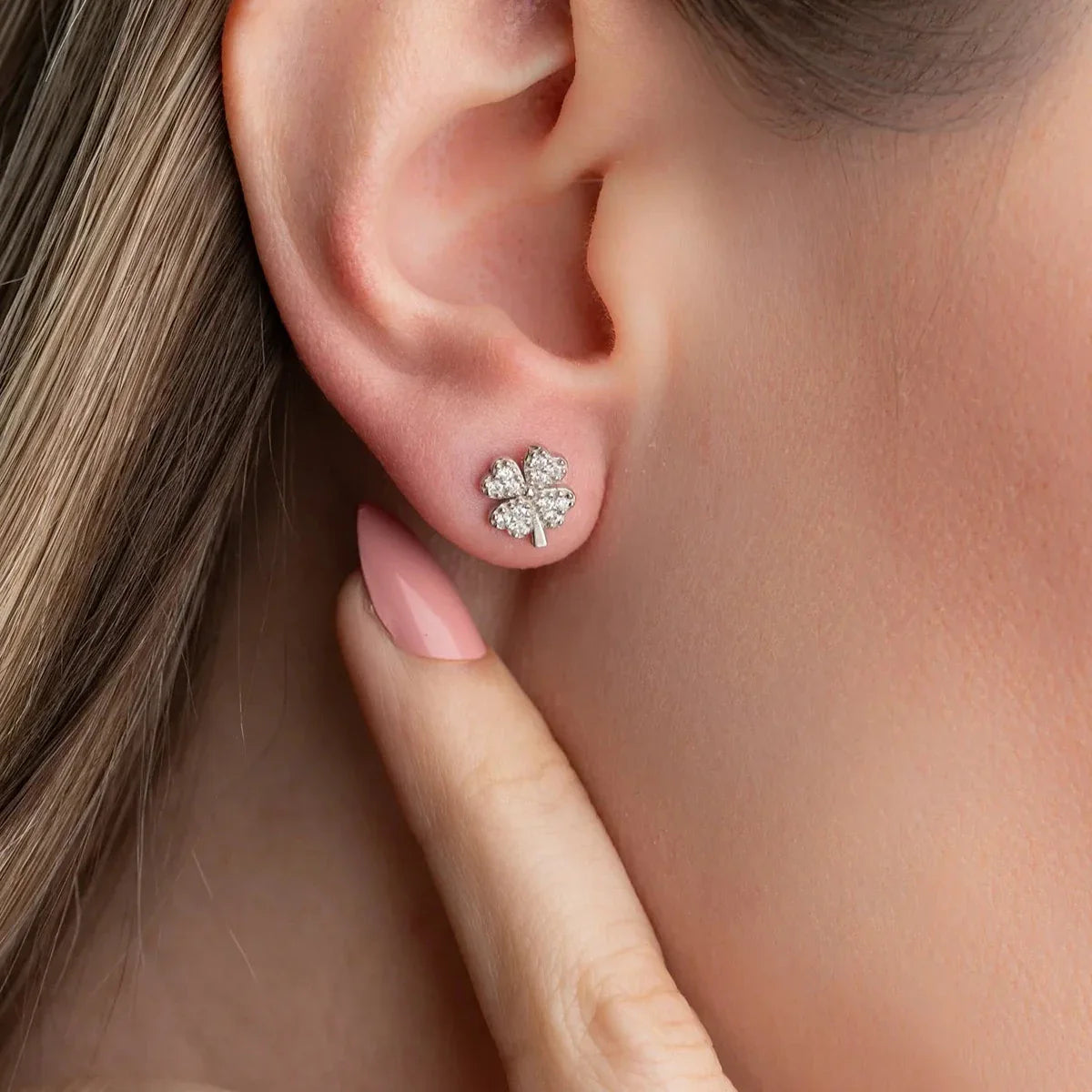 ZİRKON TAŞLI YONCA KÜPE | 925 GÜMÜŞ