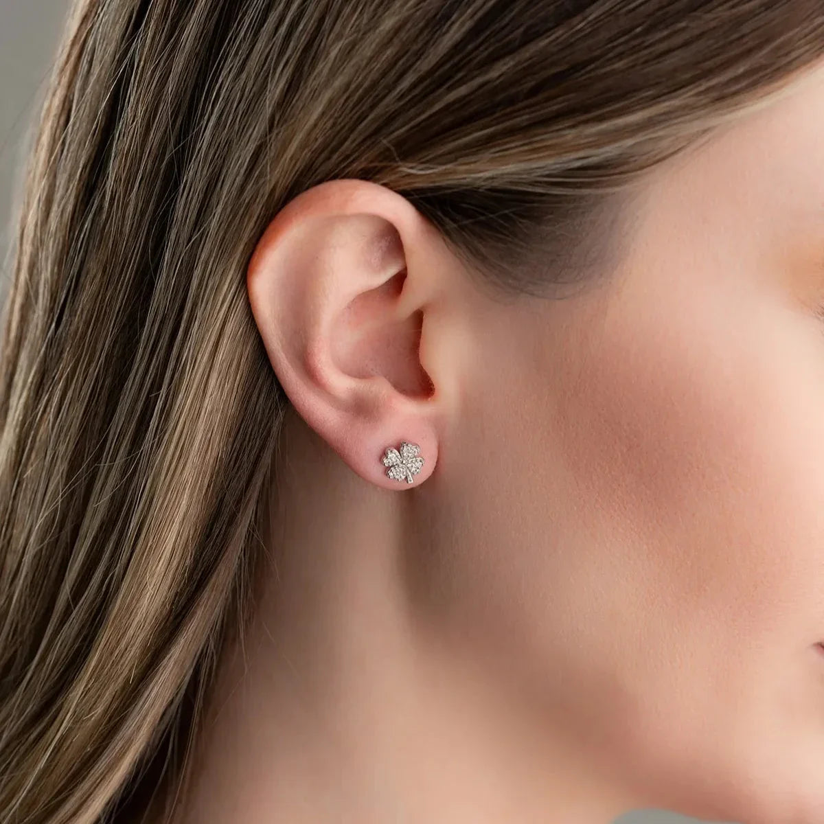 ZİRKON TAŞLI YONCA KÜPE | 925 GÜMÜŞ