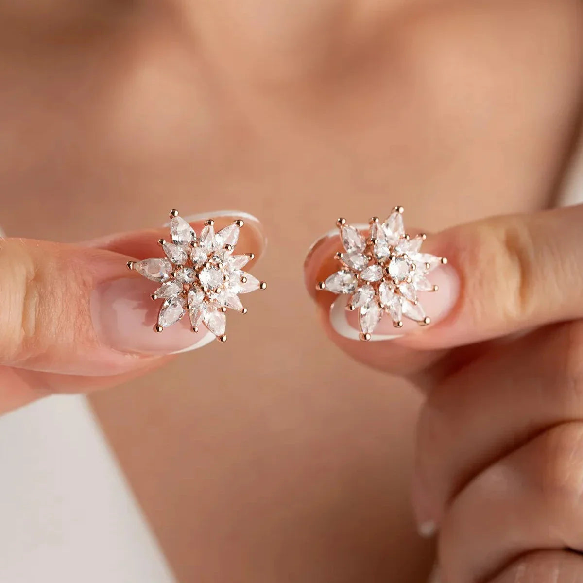 BUZLU LOTUS ÇİÇEĞİ KÜPE | 925 GÜMÜŞ