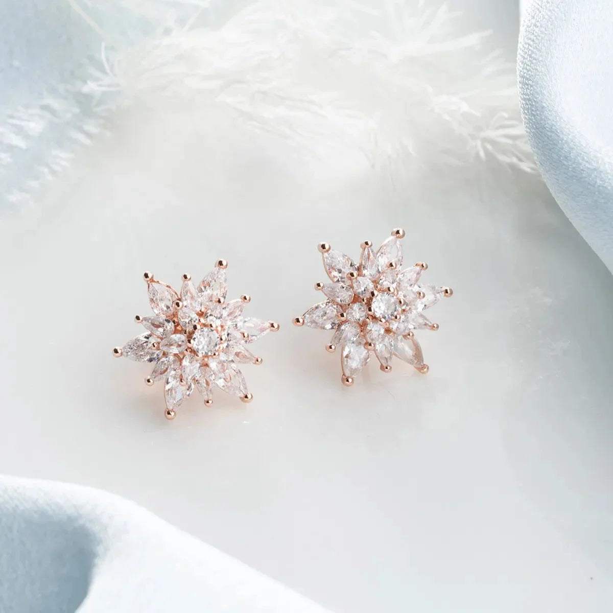 BUZLU LOTUS ÇİÇEĞİ KÜPE | 925 GÜMÜŞ