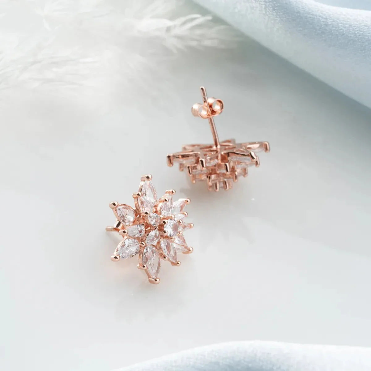 BUZLU LOTUS ÇİÇEĞİ KÜPE | 925 GÜMÜŞ