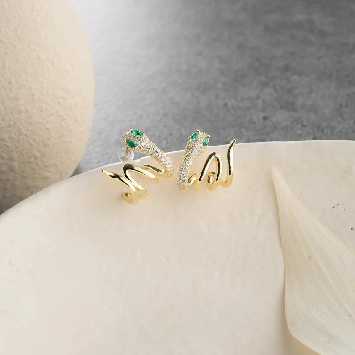 YEŞİL TAŞLI YILAN KÜPE | 925 GÜMÜŞ