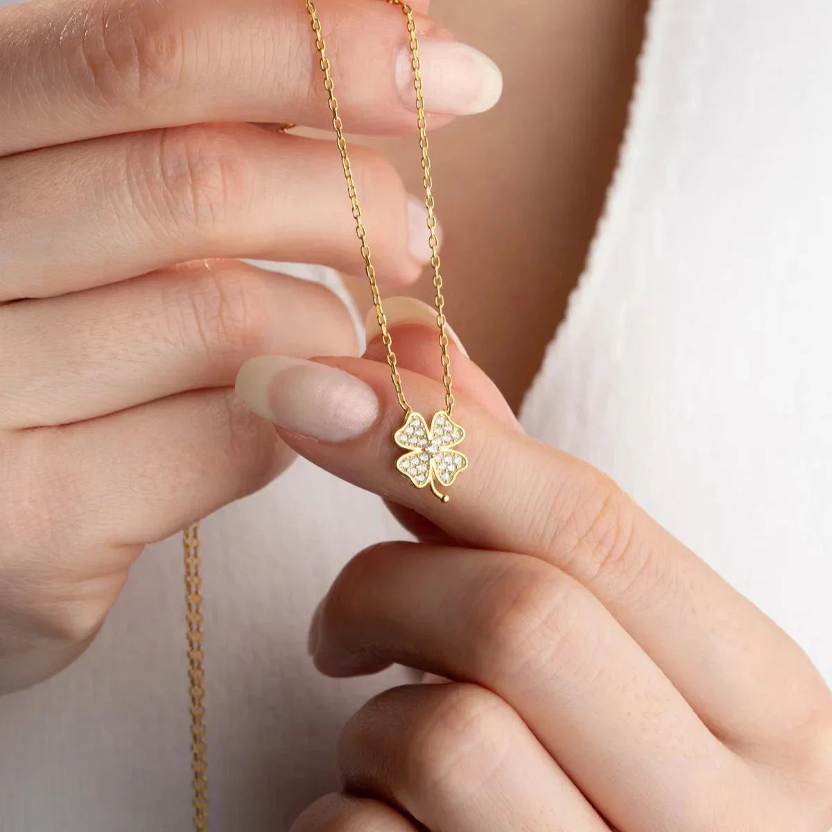 MİNİMAL TAŞLI YONCA KOLYE | 925 GÜMÜŞ