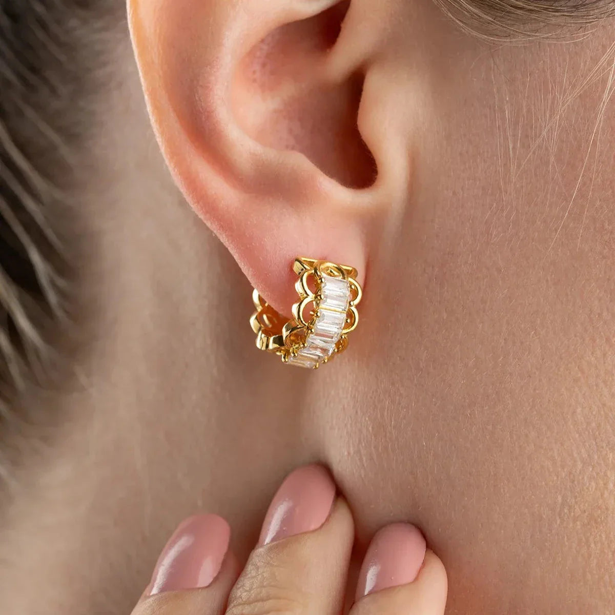 ELARIA BEYAZ BAGET KÜPE | 925 GÜMÜŞ