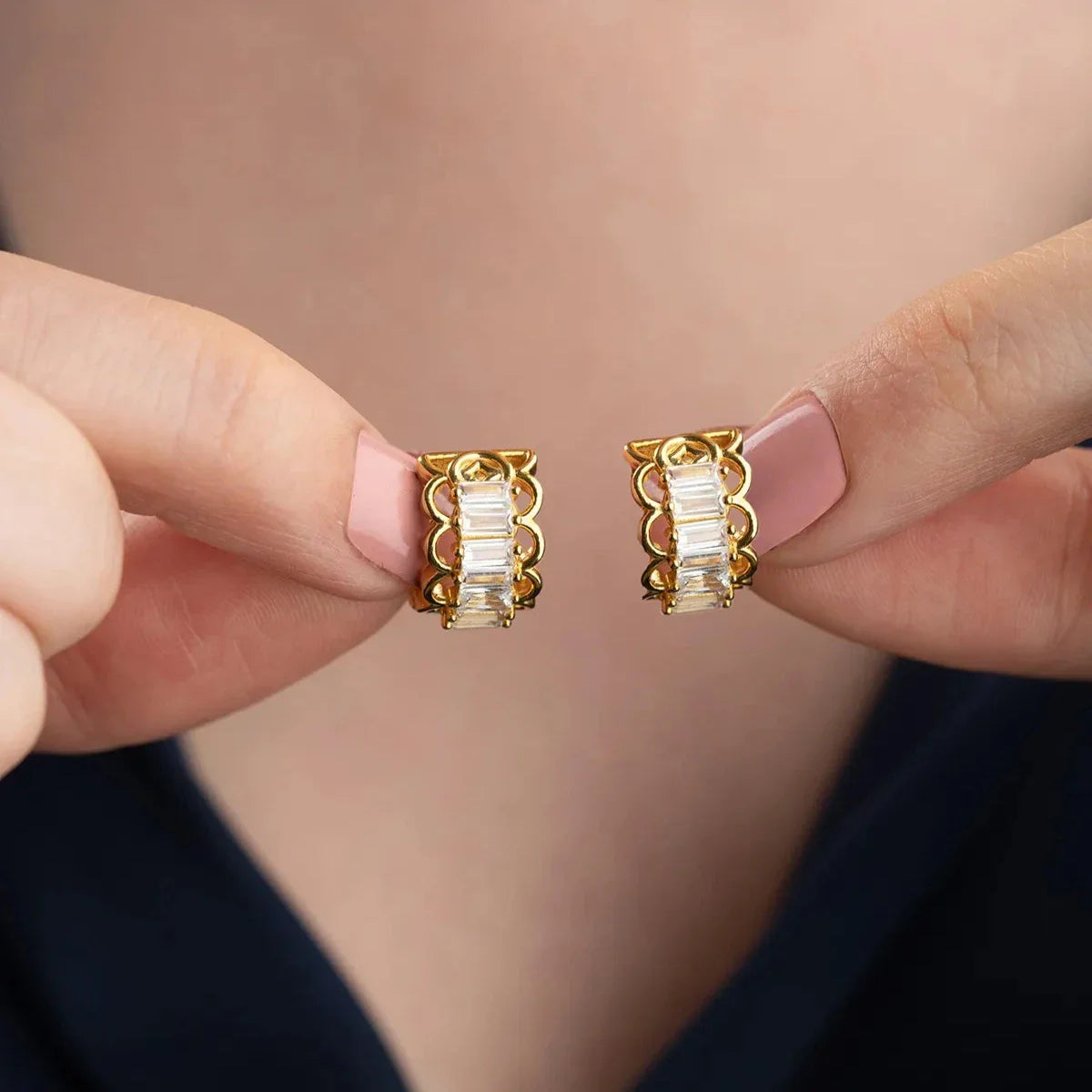 ELARIA BEYAZ BAGET KÜPE | 925 GÜMÜŞ