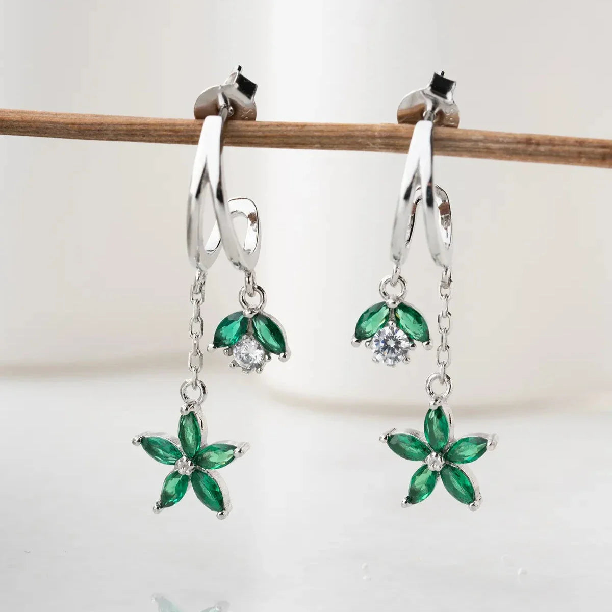 SALLANTILI YEŞİL LOTUS KÜPE | 925 GÜMÜŞ