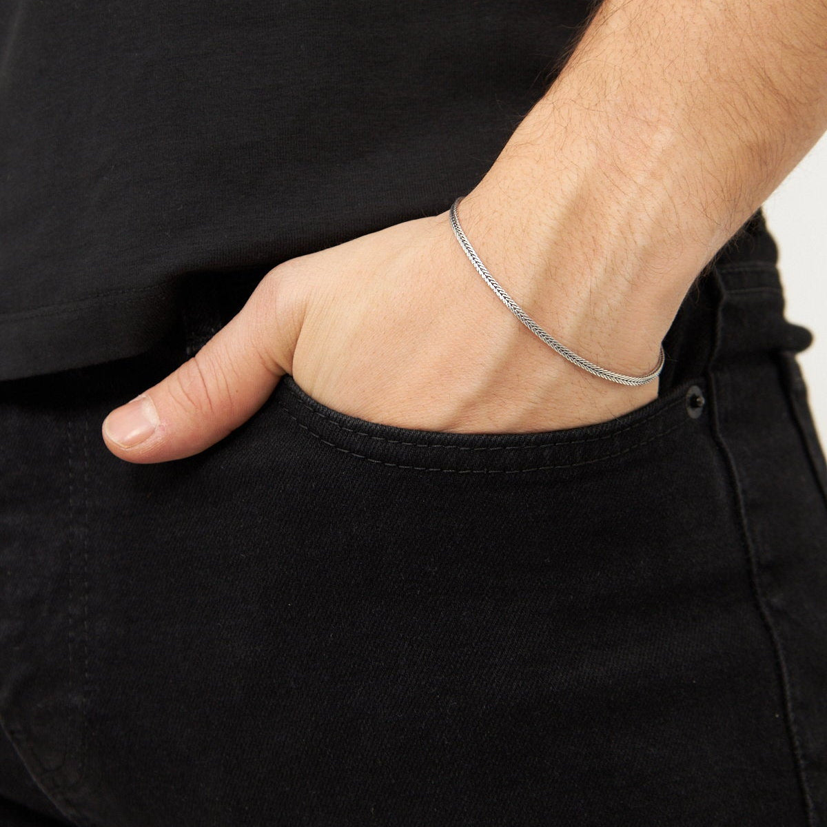 2.5 mm yassı tilki kuyruğu zincir erkek bileklik, bilekte kullanımı.