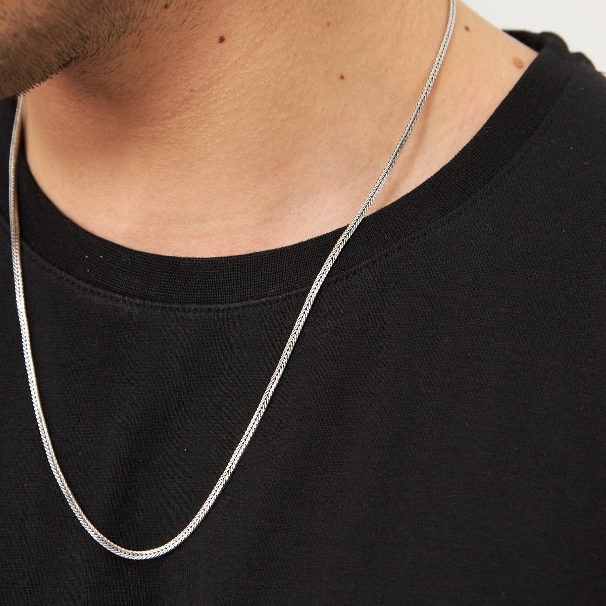 2.5 mm yassı tilki kuyruğu zincir erkek kolye, boyunda kullanımı.