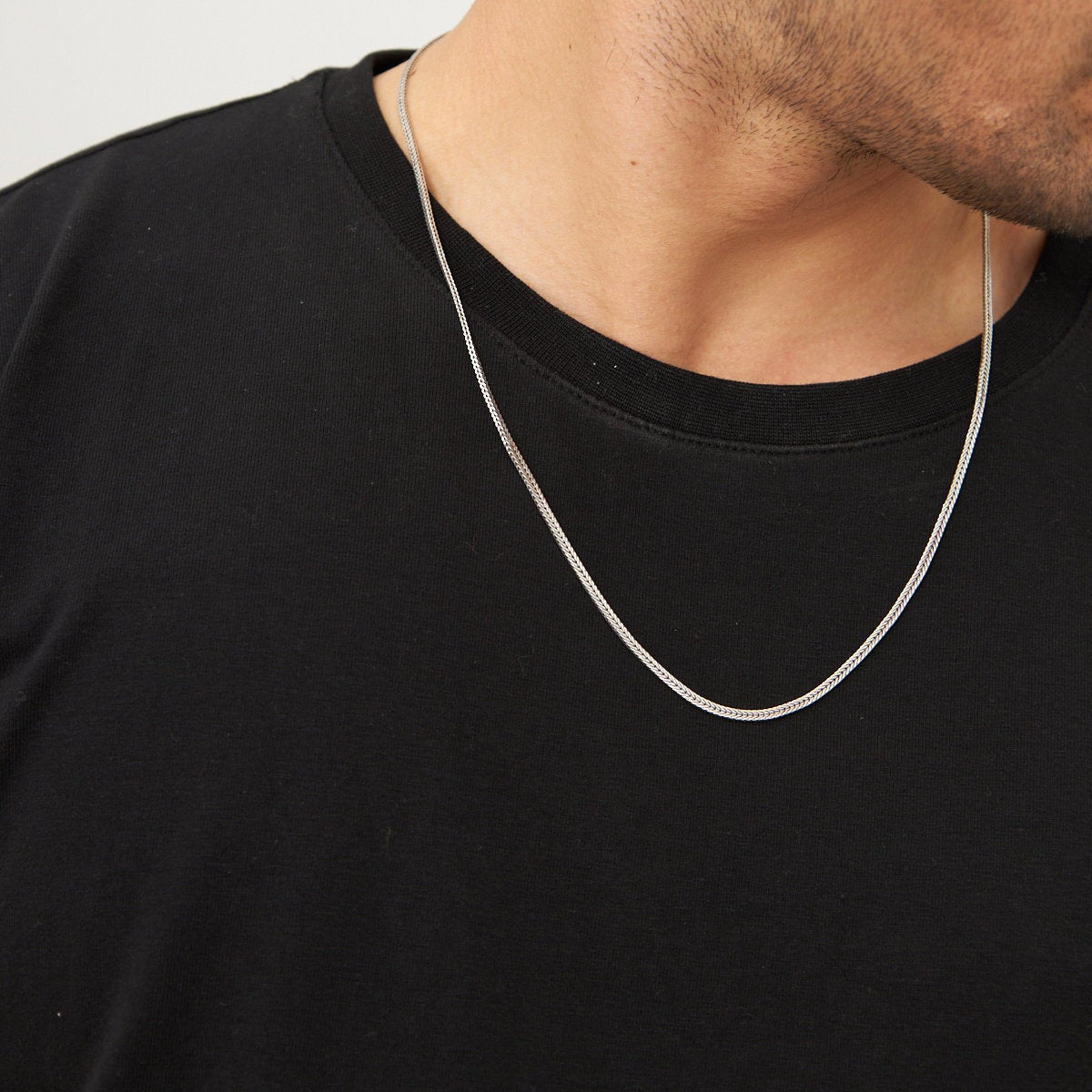 2.5 mm yassı tilki kuyruğu zincir erkek kolye, boyunda kullanımı.