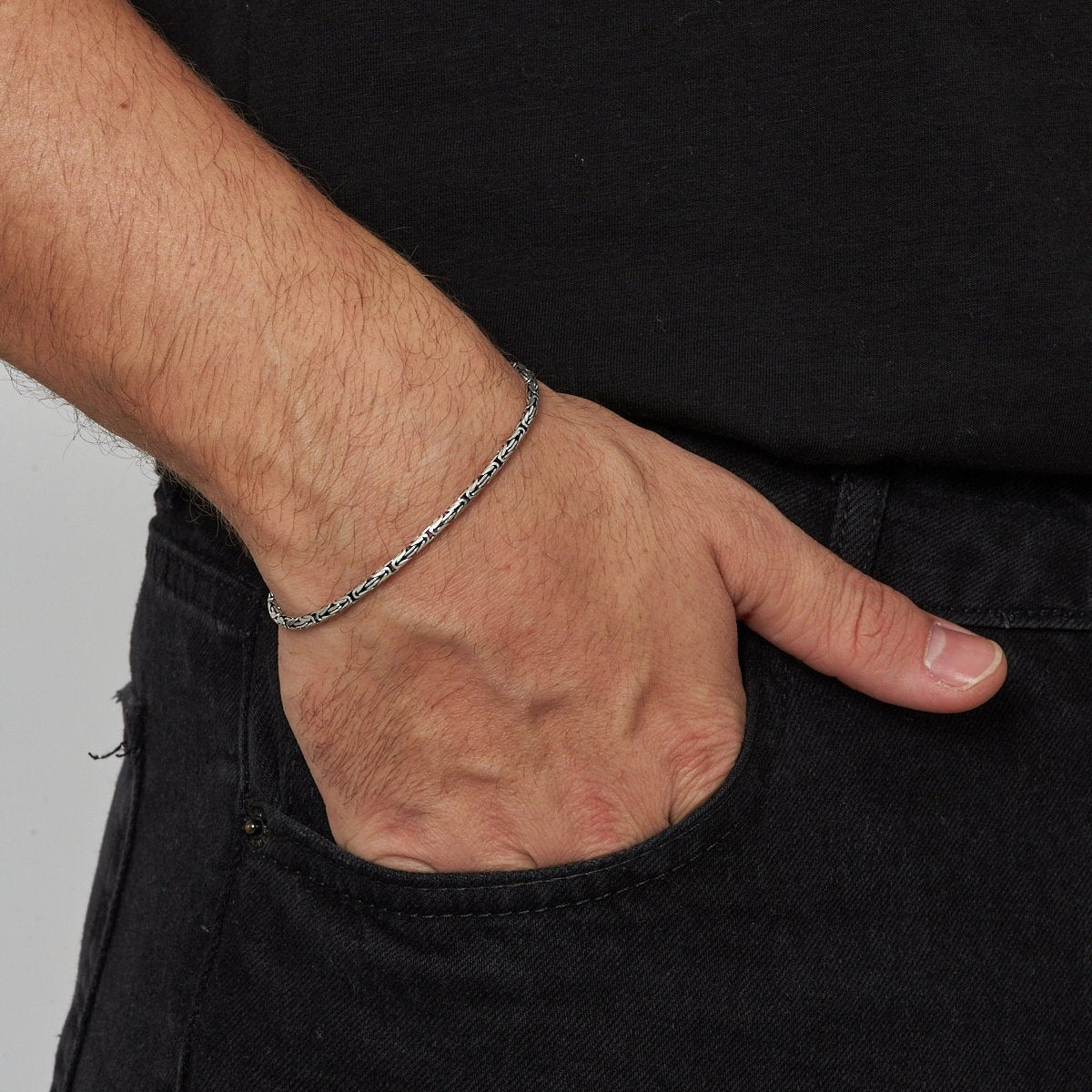2.5 mm yuvarlak kral zincir erkek bileklik, bilekte kullanımı.