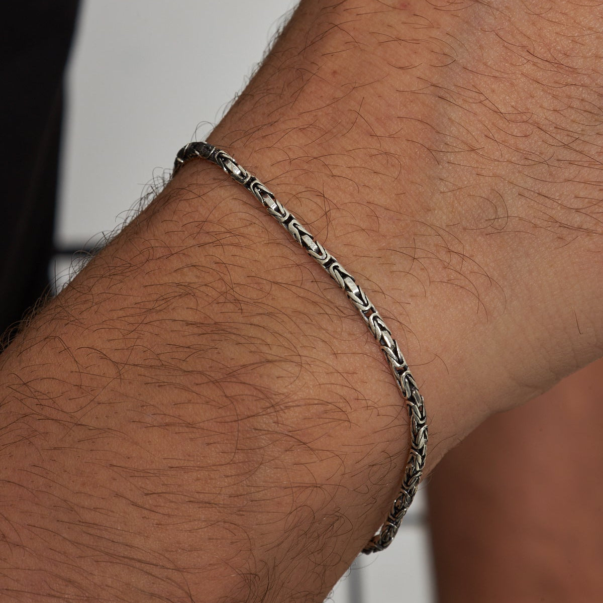 2 mm yuvarlak kral zincir erkek kolye-bileklik set, bilekte kullanımı.