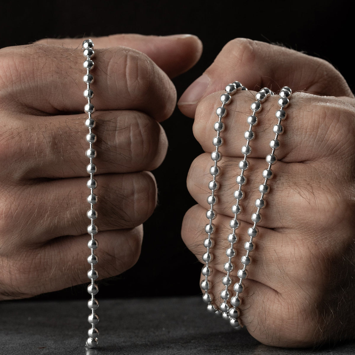 3 mm top zincir erkek kolye-bileklik set, elde yakın görünümü.