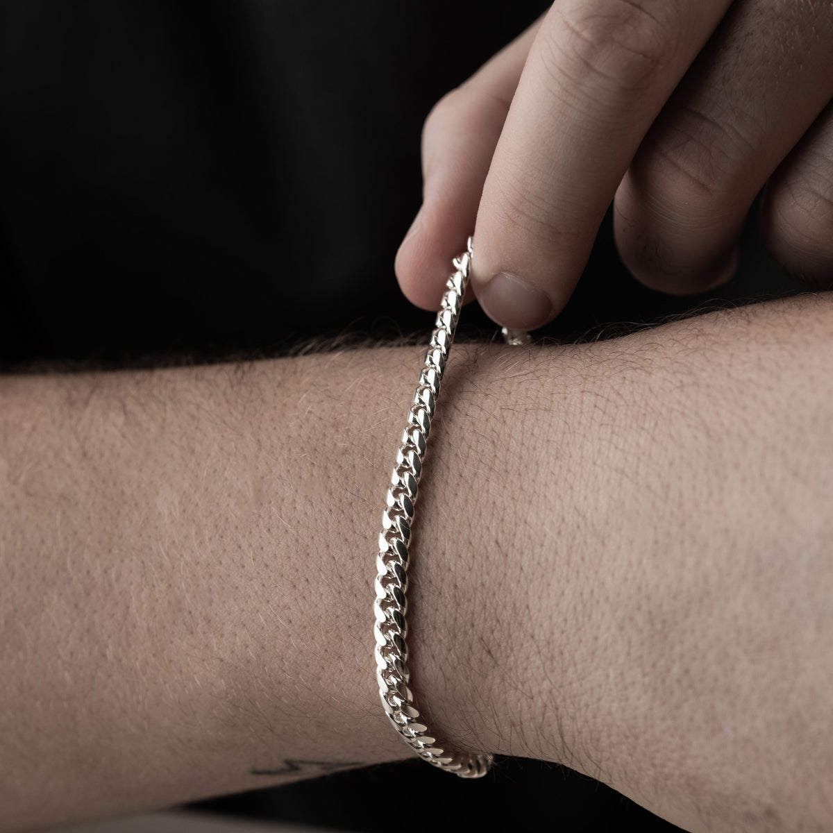 4 mm gurmet zincir erkek bileklik, bilekte kullanımı.