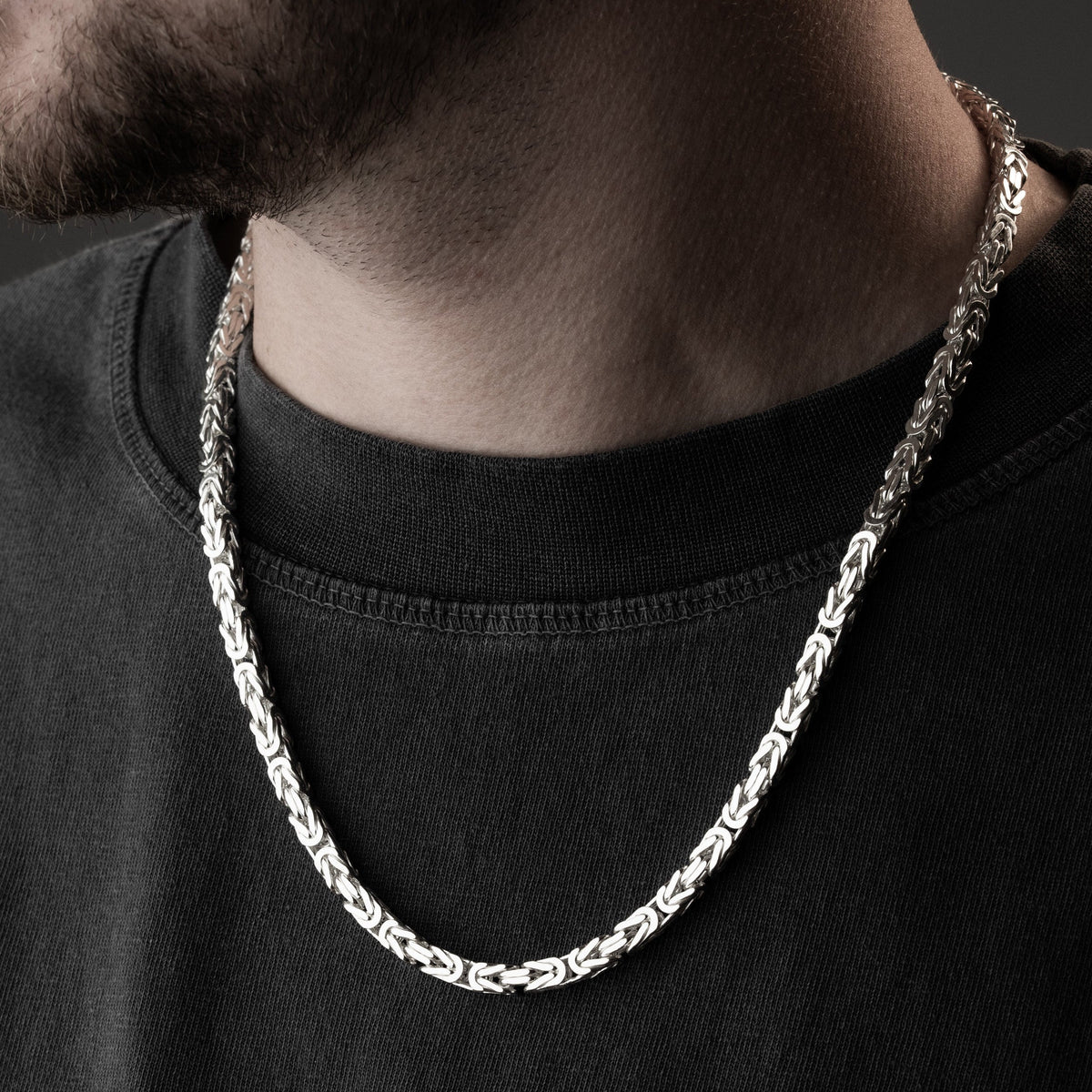 5 mm kare kral zincir erkek kolye, boyunda kullanımı.