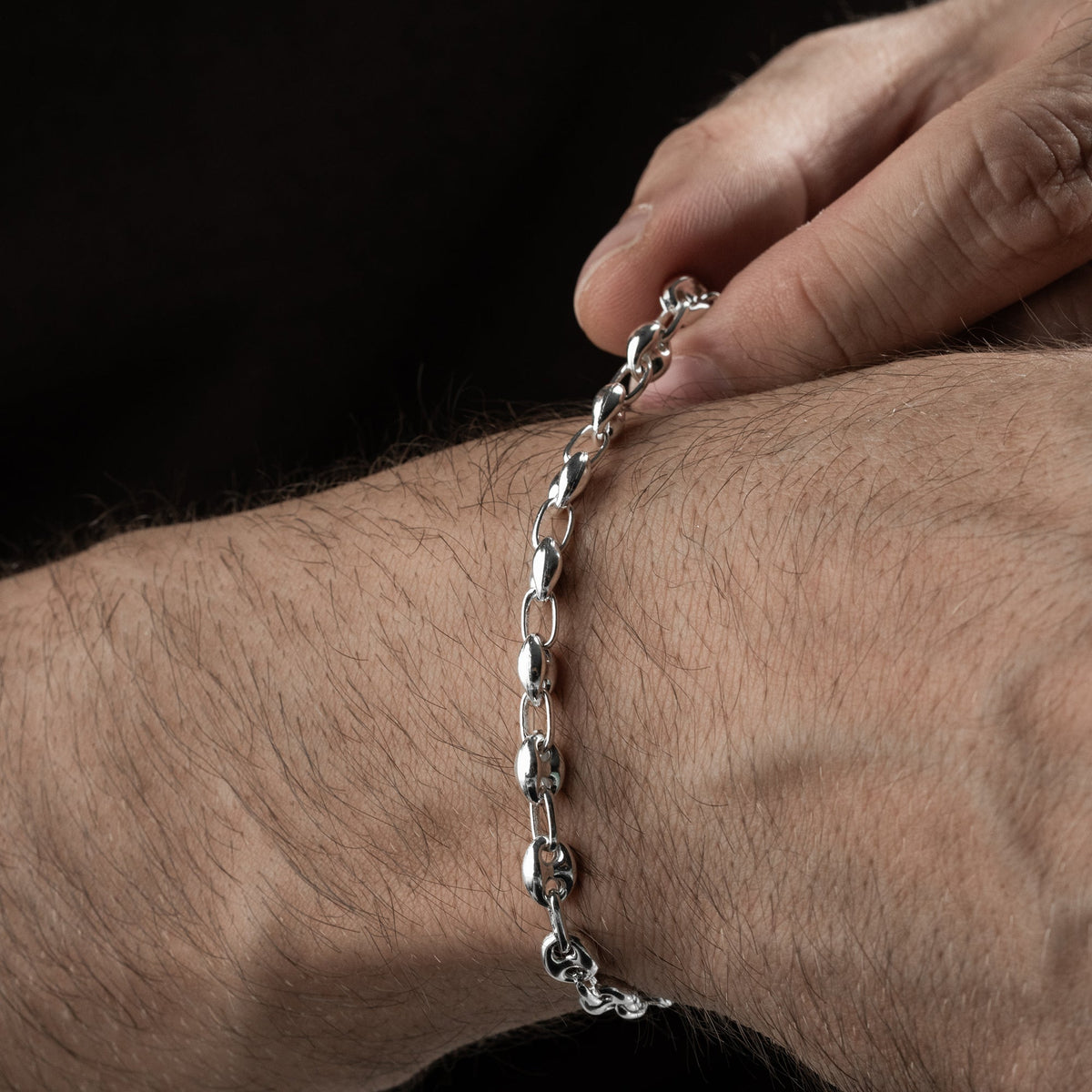 6.2 mm gemici zincir erkek bileklik, bilekte kullanımı.