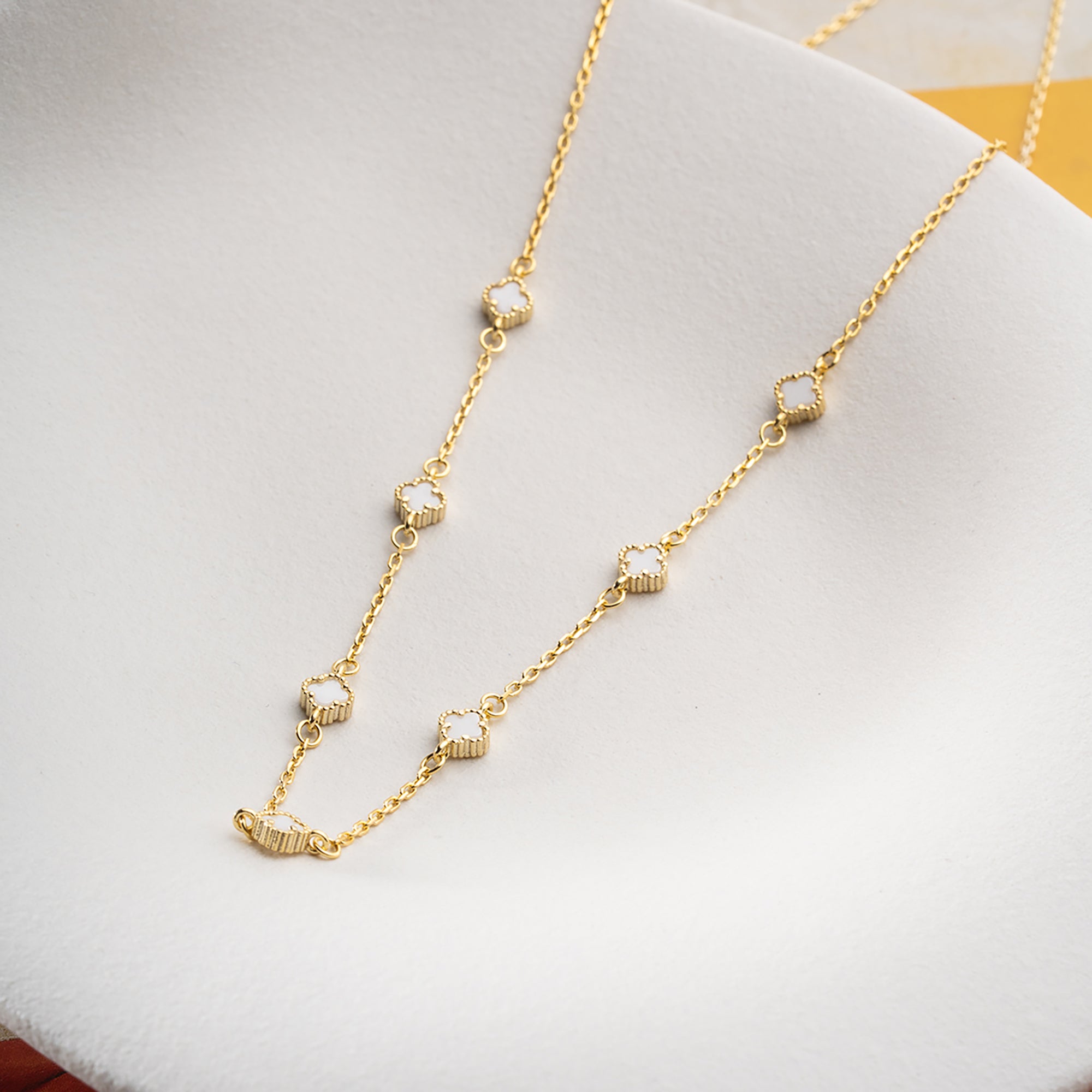 BEYAZ MİNİ YONCA KOLYE | 925 GÜMÜŞ