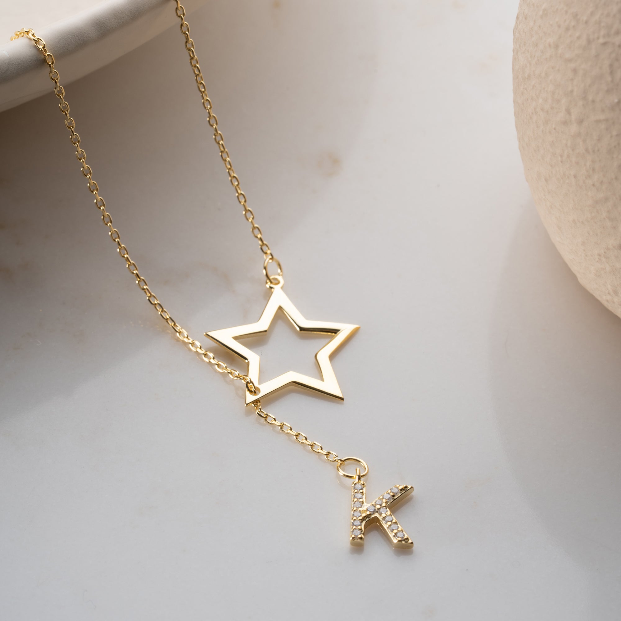 TAŞLI HARF SALLANTILI YILDIZ KOLYE | 925 GÜMÜŞ