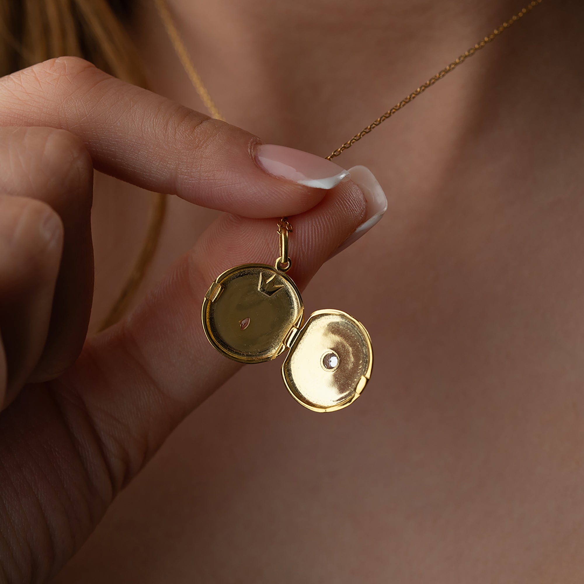 KAPAKLI KRALİÇE ARI KOLYE | 925 GÜMÜŞ