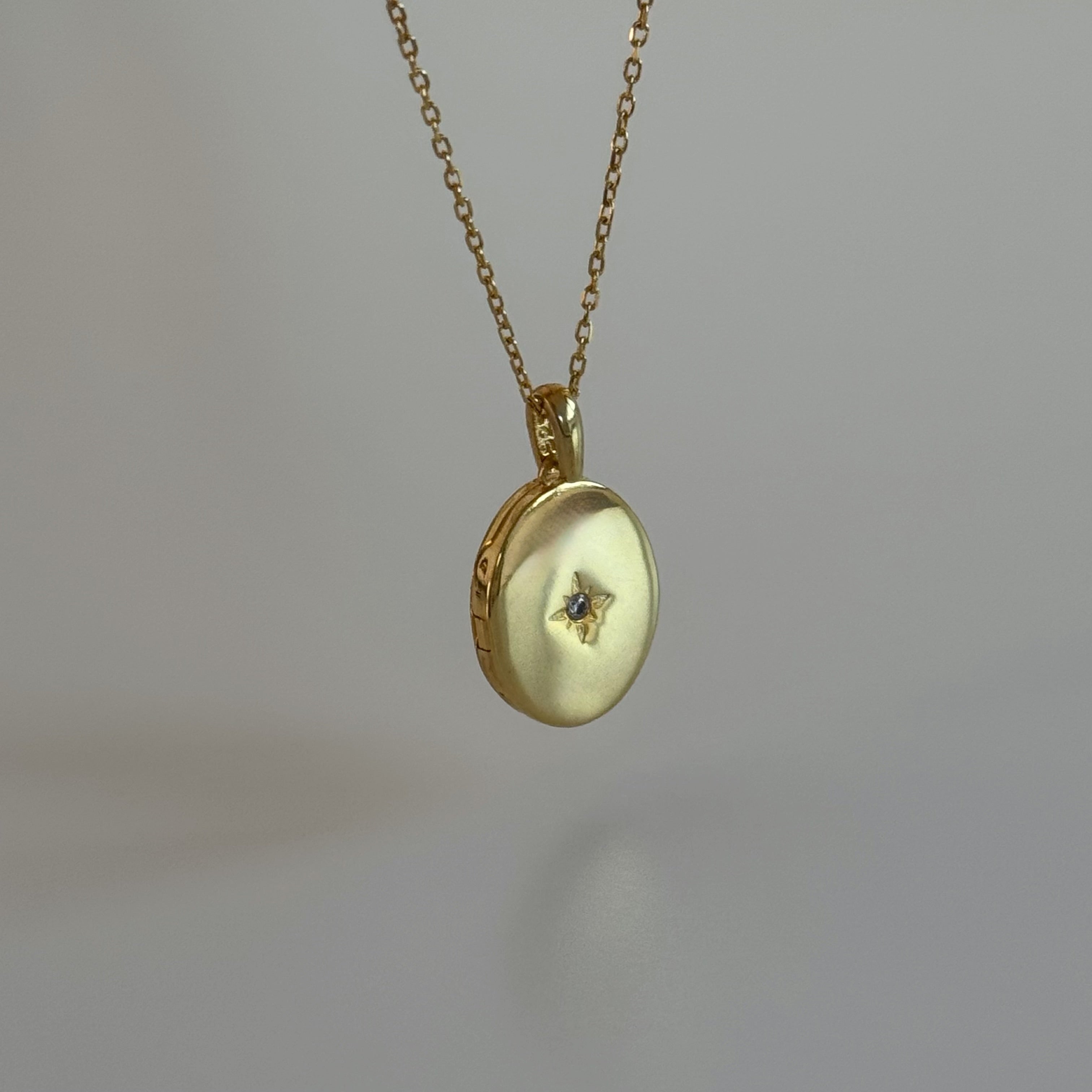 YILDIZ DETALI KAPAKLI KOLYE | 925 GÜMÜŞ