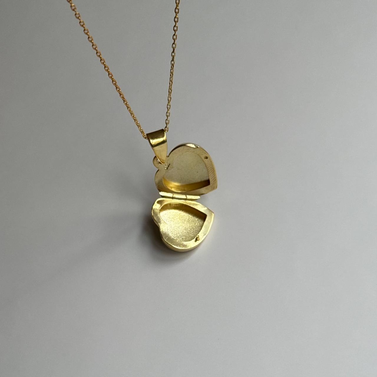 GRAVÜRLÜ KAPAKLI KALP KOLYE | 925 GÜMÜŞ