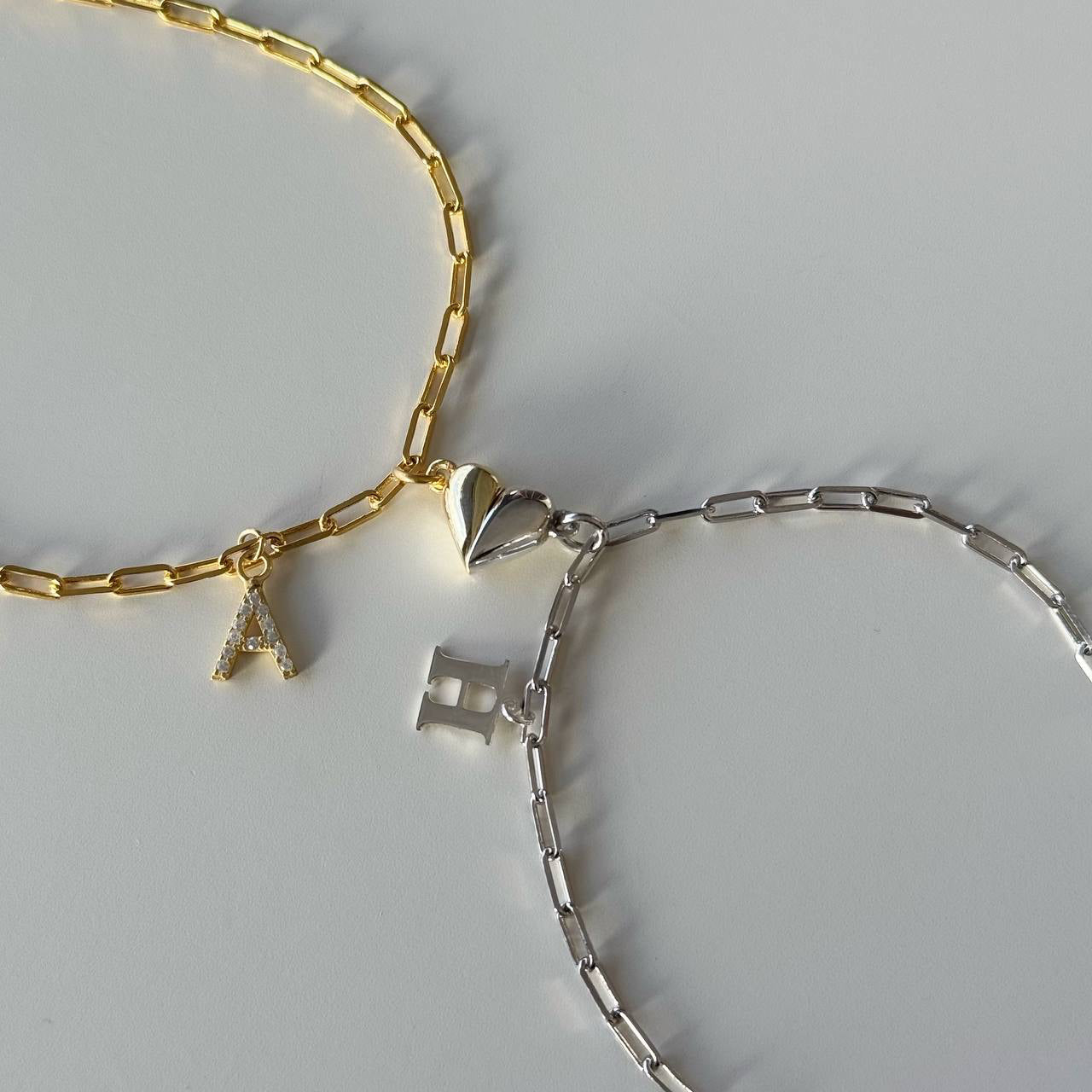 MIKNATISLI KALP HARFLİ ÇİFT BİLEKLİK | 925 GÜMÜŞ