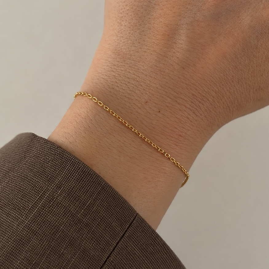 Kalın Forse Zincir Bileklik – 925 ayar gümüş. Gold renk, bilekte kullanımı.