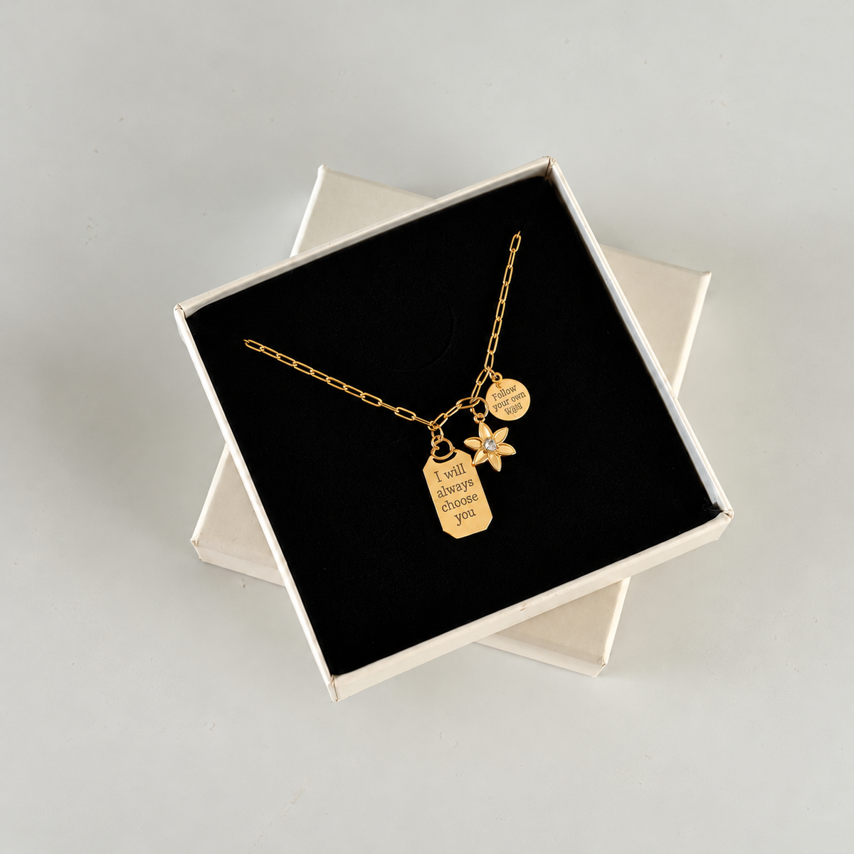 Kişiye Özel Doğum Çiçeği Detaylı İki Yazılı Plaka Kolye – Jeweliay Jewelry – 03