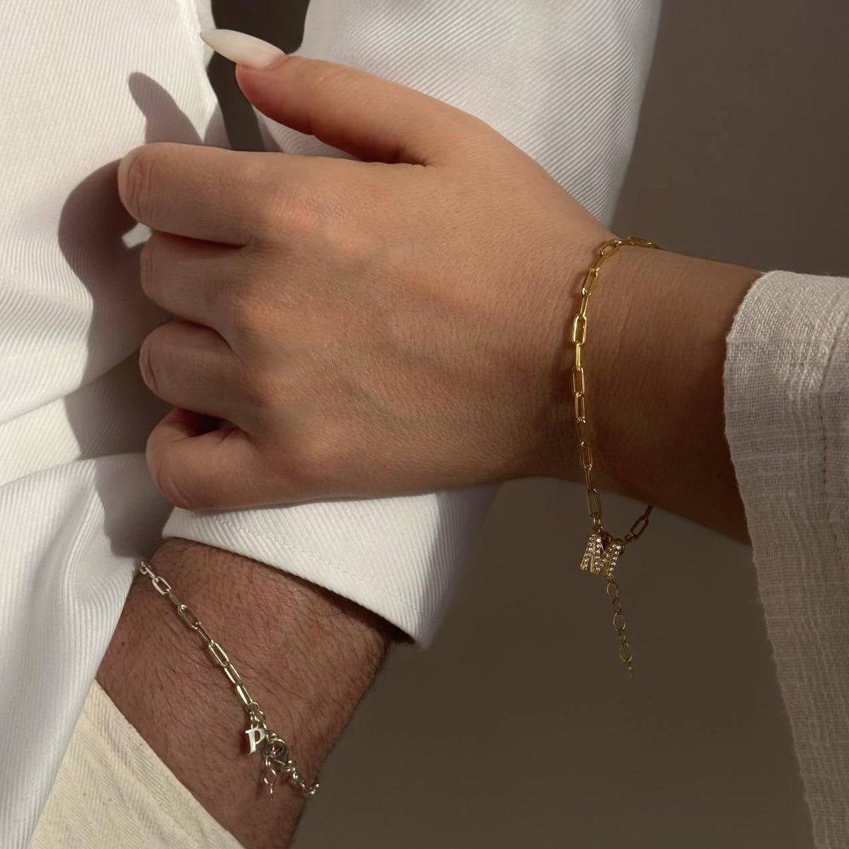 Kişiye Özel Harf Sallantılı Ataç Zincir Çift Bilekliği | 925 Ayar Gümüş – Jeweliay Jewelry – 7