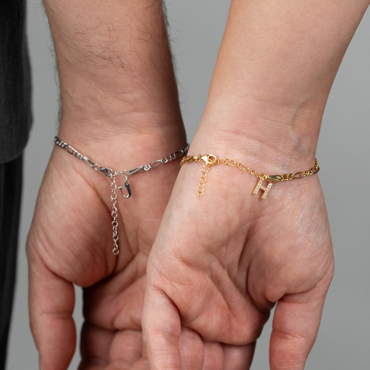 Kişiye Özel Harf Sallantılı Figaro Zincir Çift Bilekliği | 925 Ayar Gümüş – Jeweliay Jewelry – 10