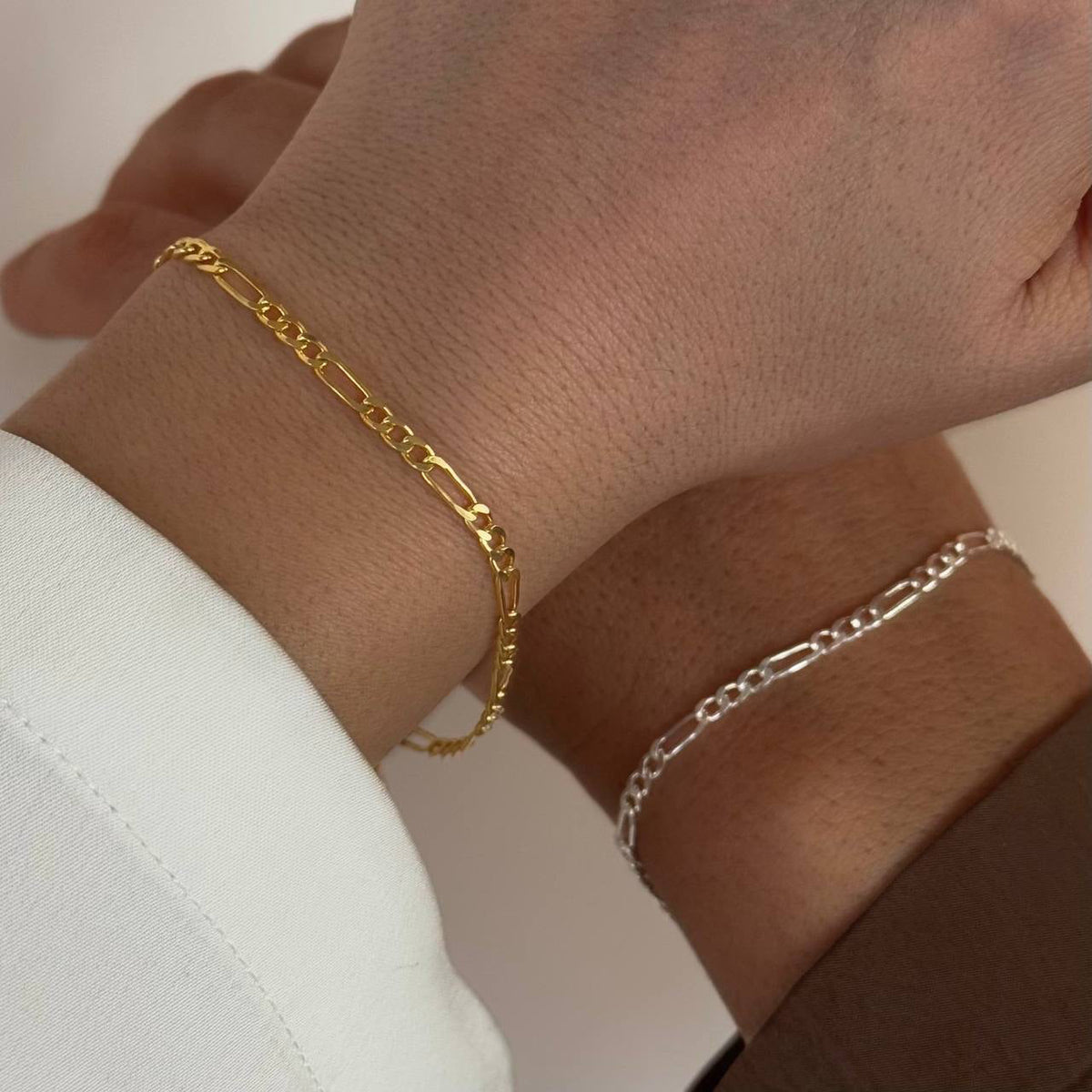 Kişiye Özel Harf Sallantılı Figaro Zincir Çift Bilekliği | 925 Ayar Gümüş – Jeweliay Jewelry – 19