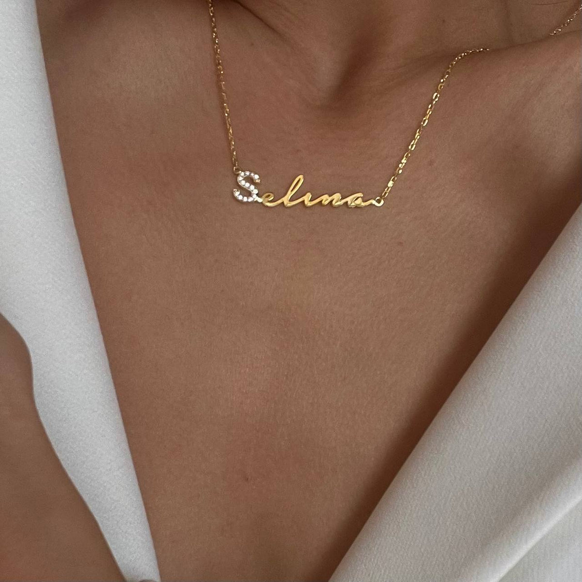 Kişiye Özel İlk Harfi Taşlı Yatay İsimli Kolye | 925 Ayar Gümüş – Jeweliay Jewelry – 4