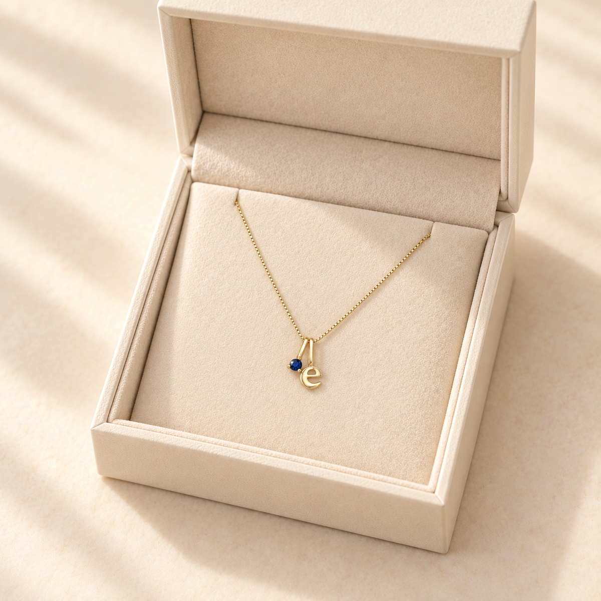 Kişiye Özel Küçük Harfli Doğum Taşı Kolye | 925 Ayar Gümüş – Jeweliay Jewelry – Kolye kutu sunumu