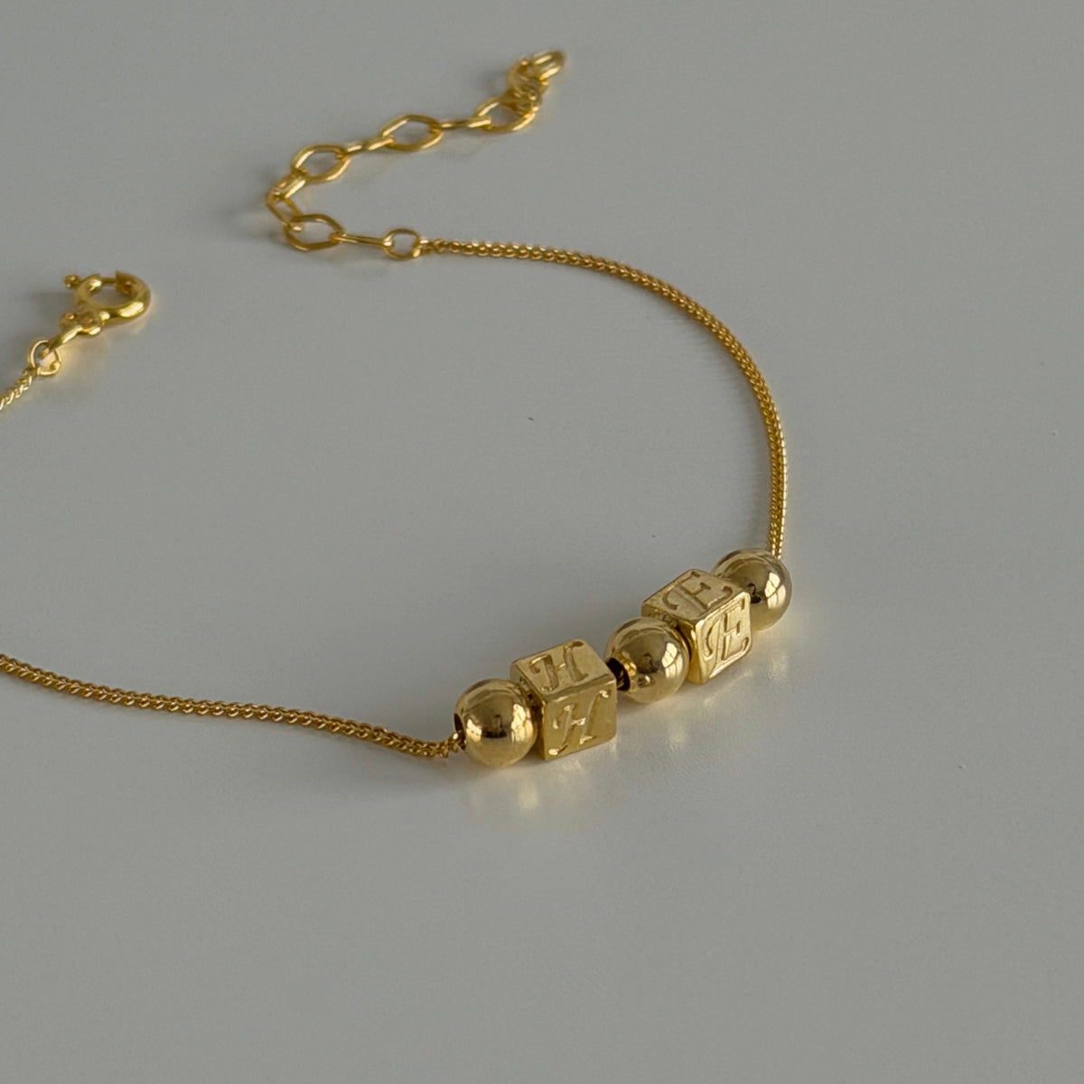 Kişiye Özel Küp Harfli Bileklik | 925 Ayar Gümüş – Jeweliay Jewelry – 6