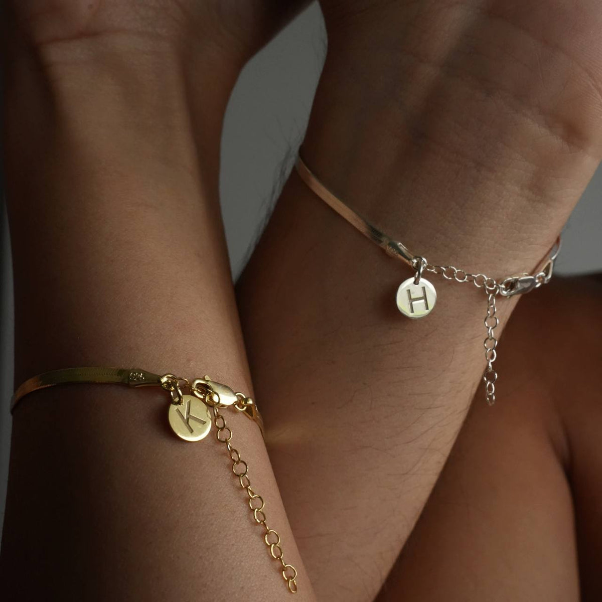 Kişiye Özel Plaka Harf Sallantılı İtalyan Zincir Erkek Bileklik | 925 Ayar Gümüş – Jeweliay Jewelry – 3