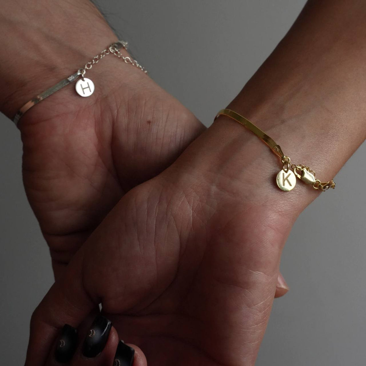 Kişiye Özel Plaka Harf Sallantılı İtalyan Zincir Erkek Bileklik | 925 Ayar Gümüş – Jeweliay Jewelry – 4