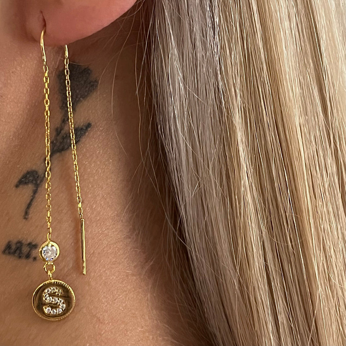 Kişiye Özel Sallantılı Zirkon Taşlı Harf Küpe | 925 Ayar Gümüş – Jeweliay Jewelry – 4