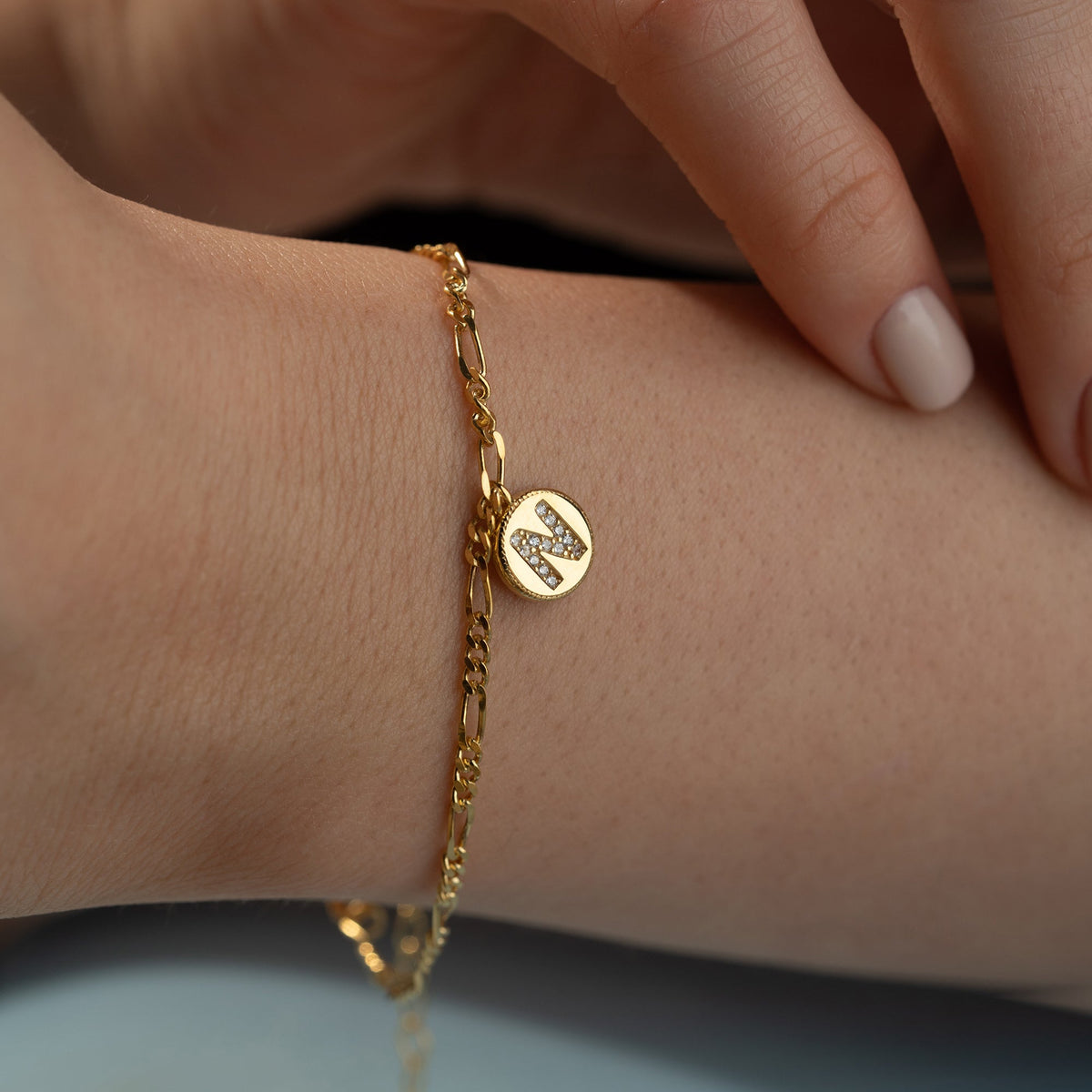 Kişiye Özel Taşlı Harf Figaro Zincir Bileklik | 925 Ayar Gümüş – Jeweliay Jewelry – 7