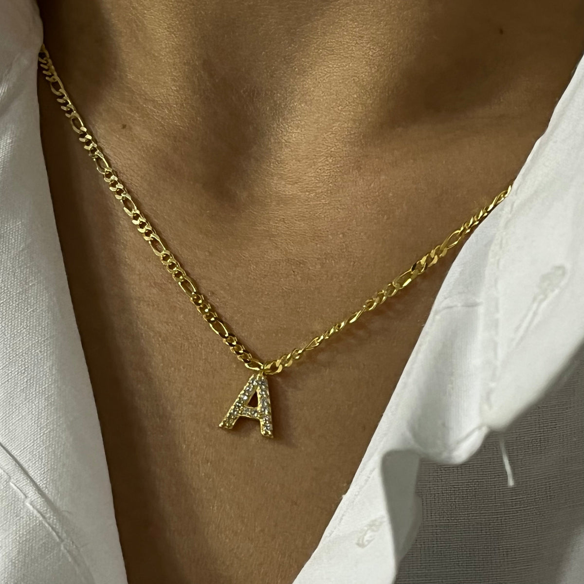 Kişiye Özel Taşlı Harf Sallantılı Figaro Zincir Kolye | 925 Ayar Gümüş – Jeweliay Jewelry – 4