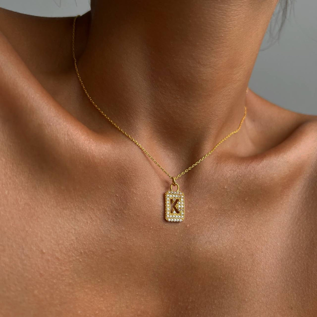 Kişiye Özel Taşlı Plaka Harf Kolye | 925 Ayar Gümüş – Jeweliay Jewelry – 5