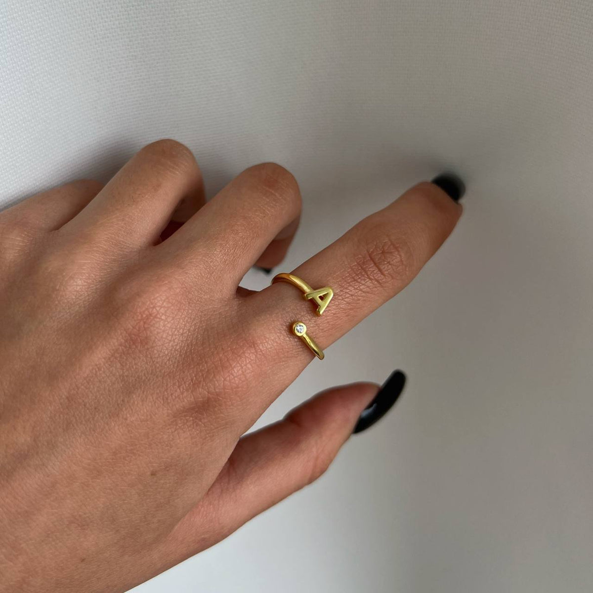 Kişiye Özel Tek Taşlı Basic Harf Yüzük | 925 Ayar Gümüş – Jeweliay Jewelry – 4