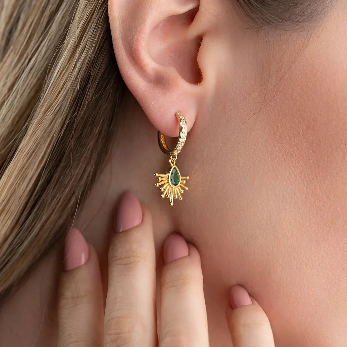 GÜNEŞ MODEL YEŞİL KÜPE | 925 GÜMÜŞ